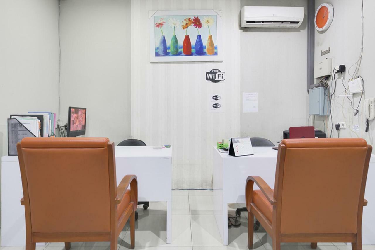 Reddoorz At Siwalankerto Surabaya Hotel Exterior photo